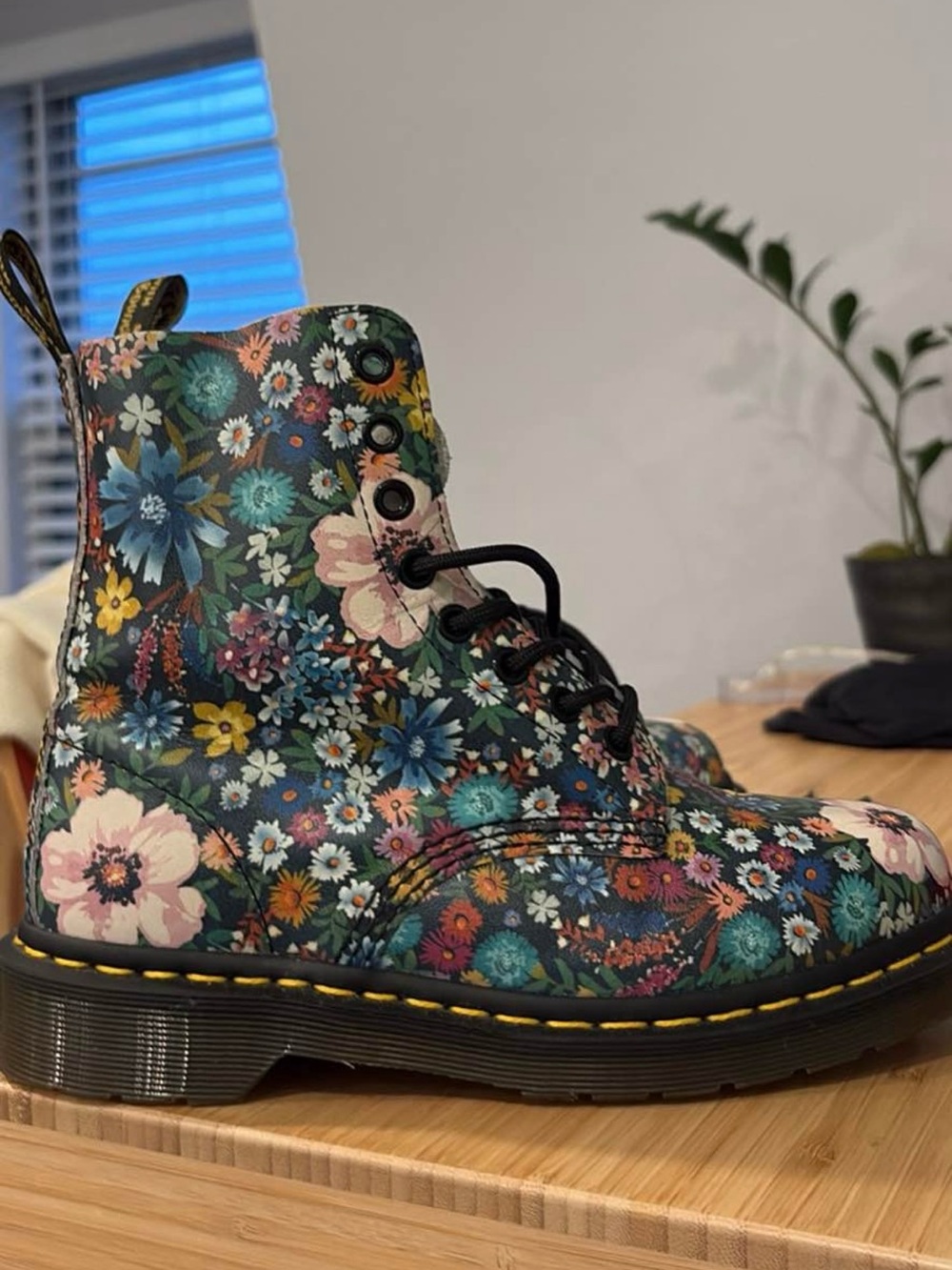 NEW NEVER WORN Dr. Martens 1460 Pascal Wanderlust Floral Boots US 6